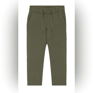 Lululemon on the fly cropped pant size 6